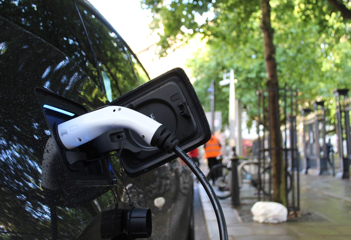 vantaggi-per-chi-sceglie-guidare-auto-elettrica